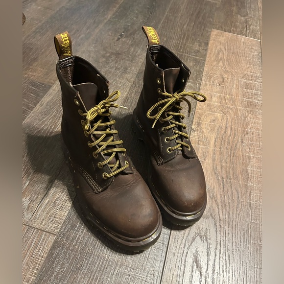Dr. Martens boots youth size 5 (fits women 7) - Picture 2 of 9